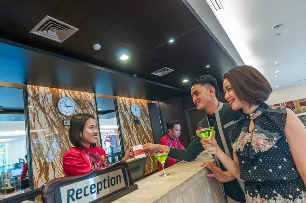 Claro Hotel Kendari Dış mekan fotoğraf